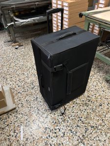 In foto: Dettaglio valigia 